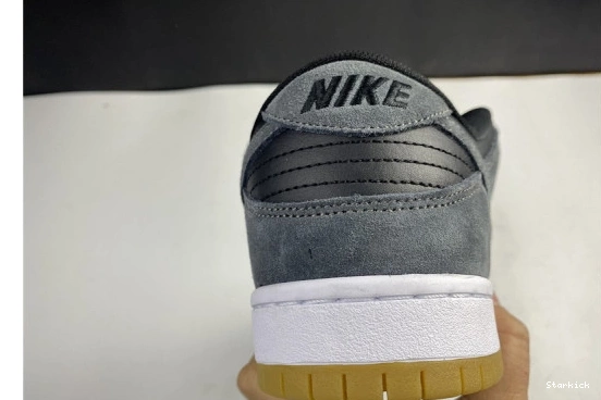 Dunk AR0778-001 Nike SB Low Dark Black Grey Gum 0713
